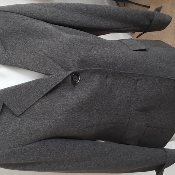 Le Suit - Picture 8 of 14